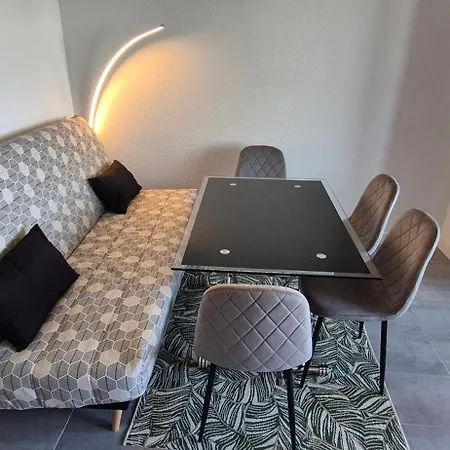 T2, Superbe Vue Renovee, Parking, Clim, Piscine * آجد