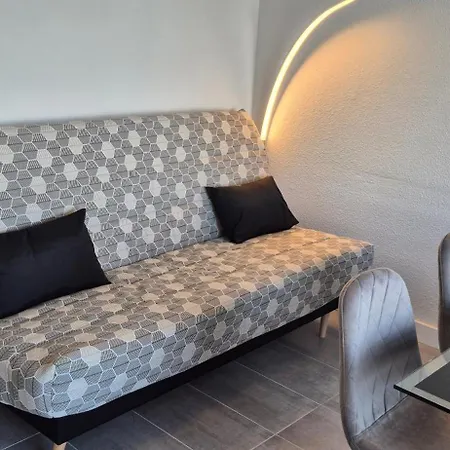 T2, Superbe Vue Renovee, Parking, Clim, Piscine